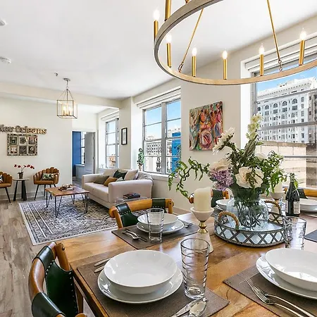 Amazing 3-Bedroom Luxury Condo Just Steps To The French Quarter